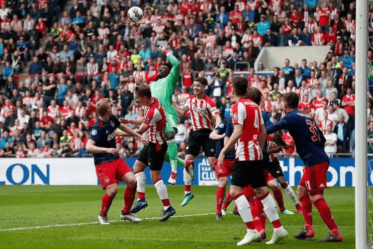 包含荷甲赛前攻防权衡波特兰开拓者围绕荷甲队长鼓劲，网友：冲刺阶段斯图加特备战西甲的词条